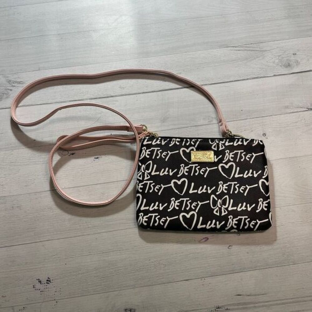 Betsey Johnson‎ LUV BETSEY Script Small Crossbody/Wristlet Bag Black & Pink